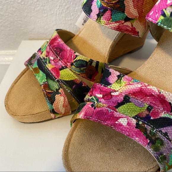 Spring Flower Strap Wedges With Adjustable Strap - Picture 4 of 4